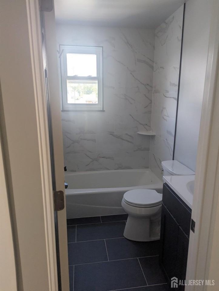 897 Port Reading Ave - Photo 6 of 11