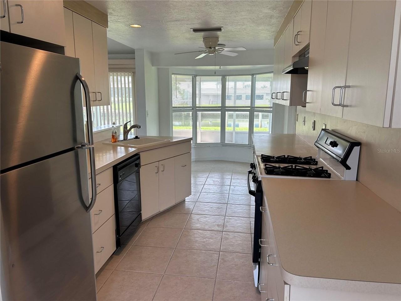 4411 Sailfish Ln - Photo 5 of 29