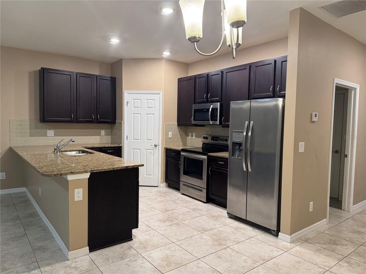 26077 Sandhill Blvd - Photo 4 of 18