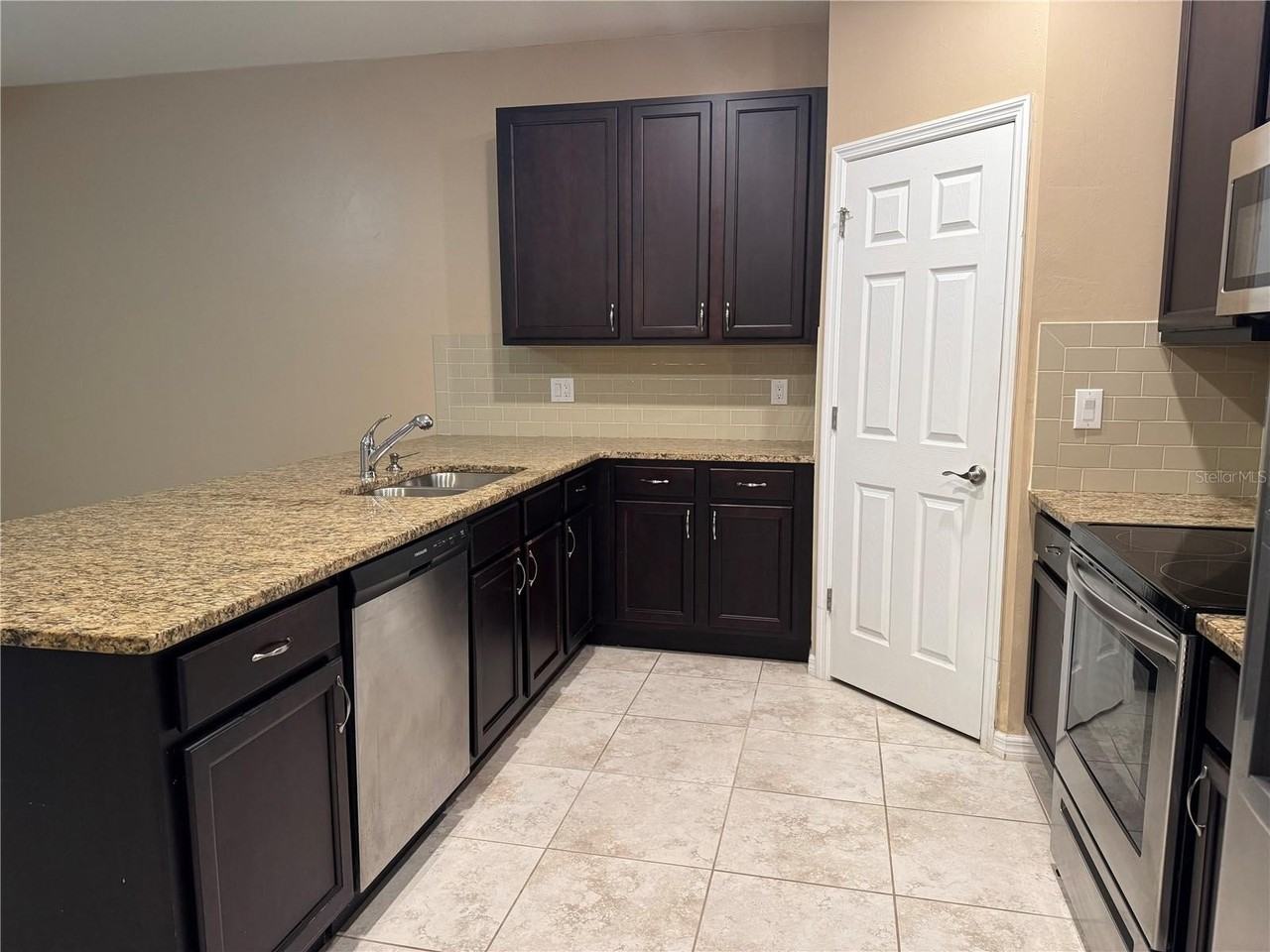 26077 Sandhill Blvd - Photo 5 of 18