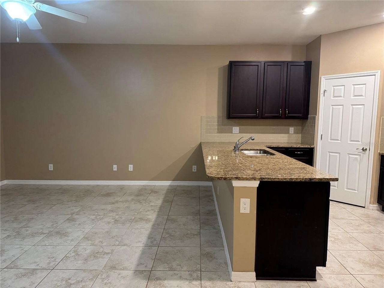 26077 Sandhill Blvd - Photo 6 of 18
