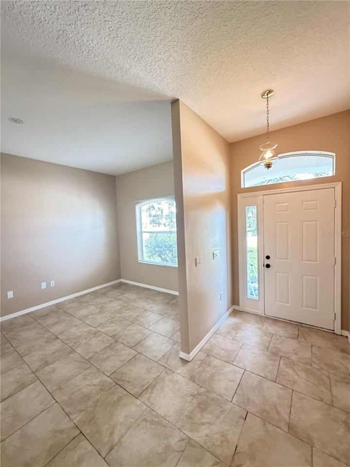 92 La Mancha Dr - Photo 3 of 30