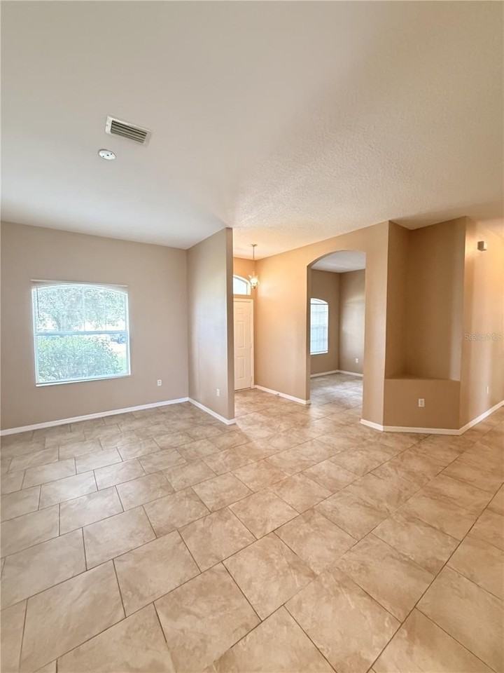 92 La Mancha Dr - Photo 4 of 30