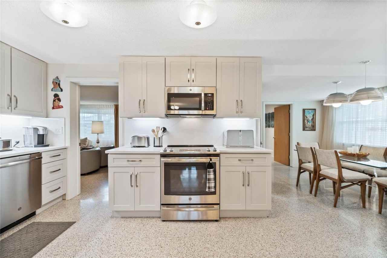 809 E 15th Ave - Photo 2 of 38