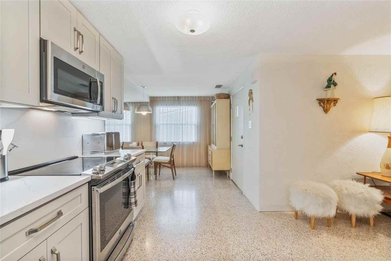 809 E 15th Ave - Photo 7 of 38