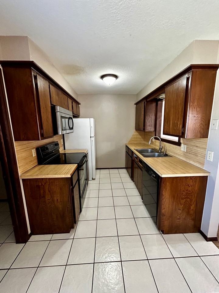 138 Barrett Pl #1 - Photo 5 of 12