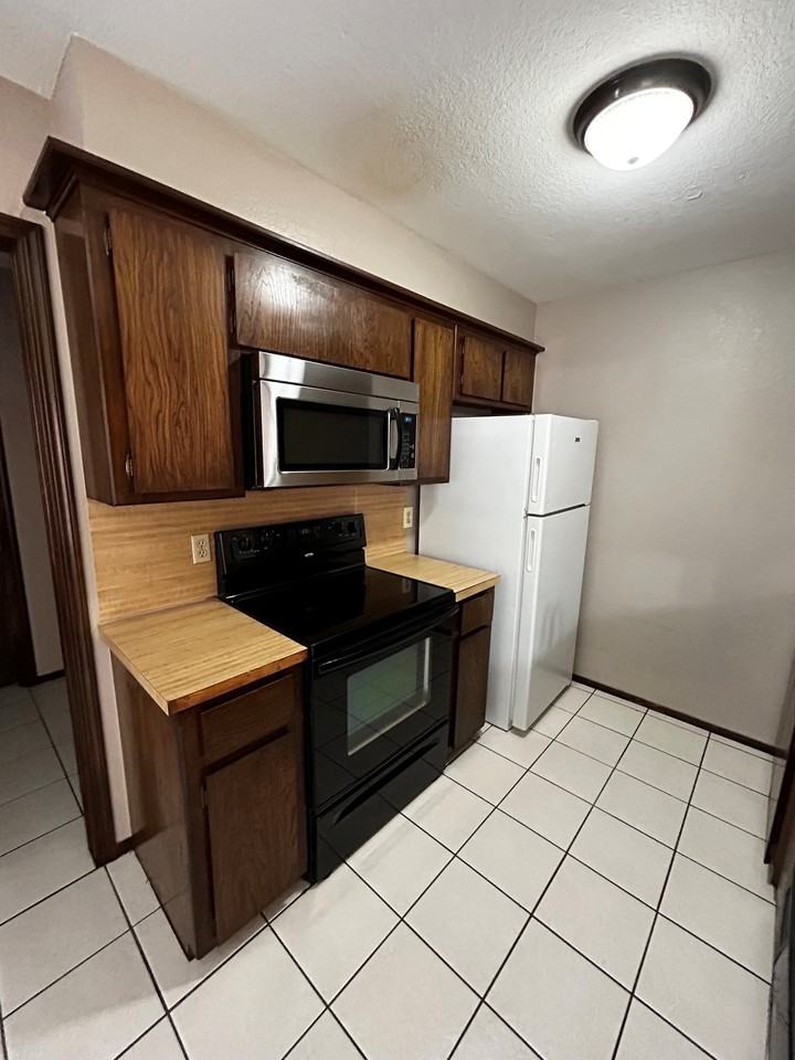 138 Barrett Pl #1 - Photo 6 of 12