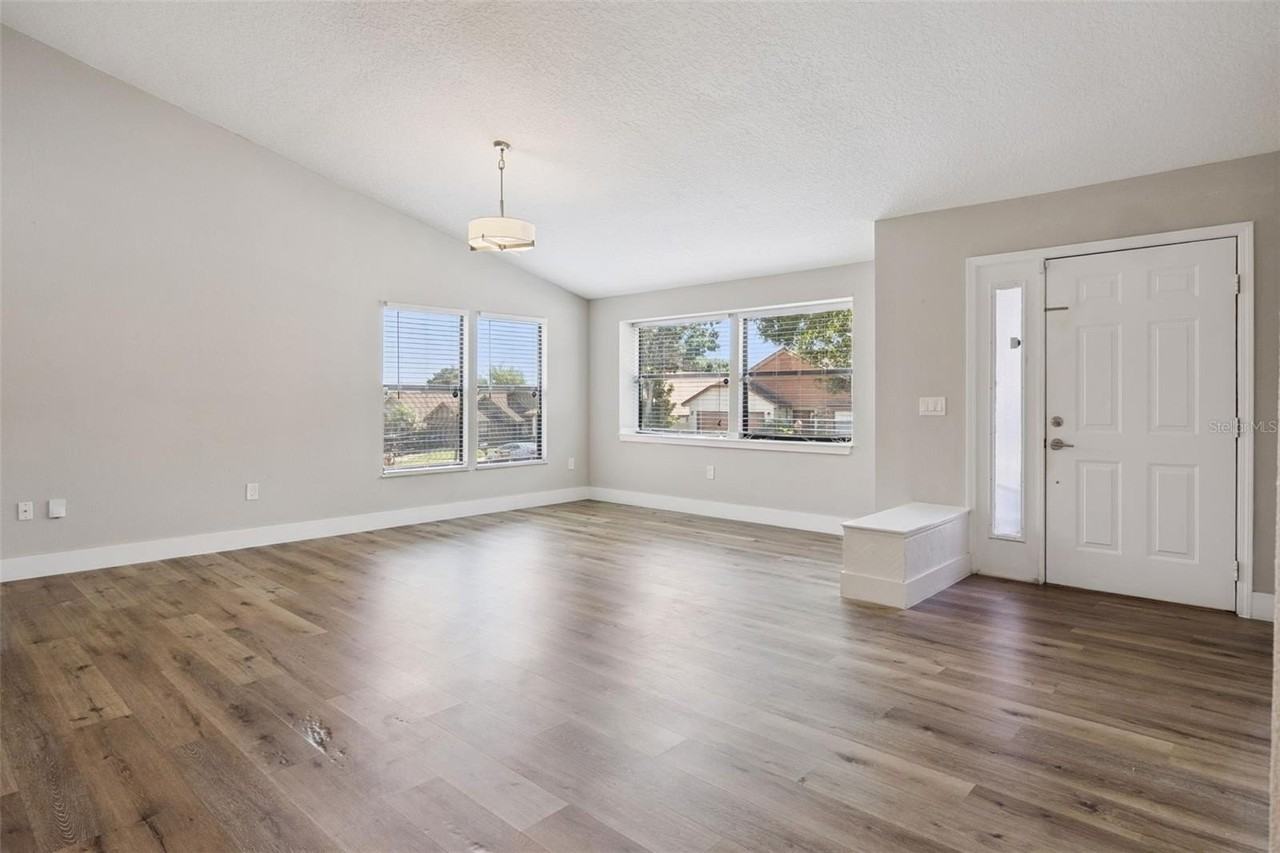 7301 Spring Villas Cir - Photo 7 of 50