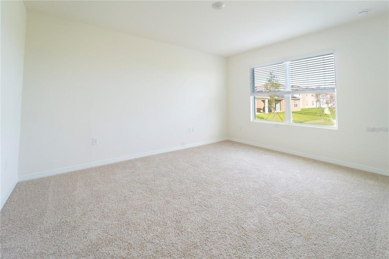 1811 Silverbell Loop - Photo 4 of 14
