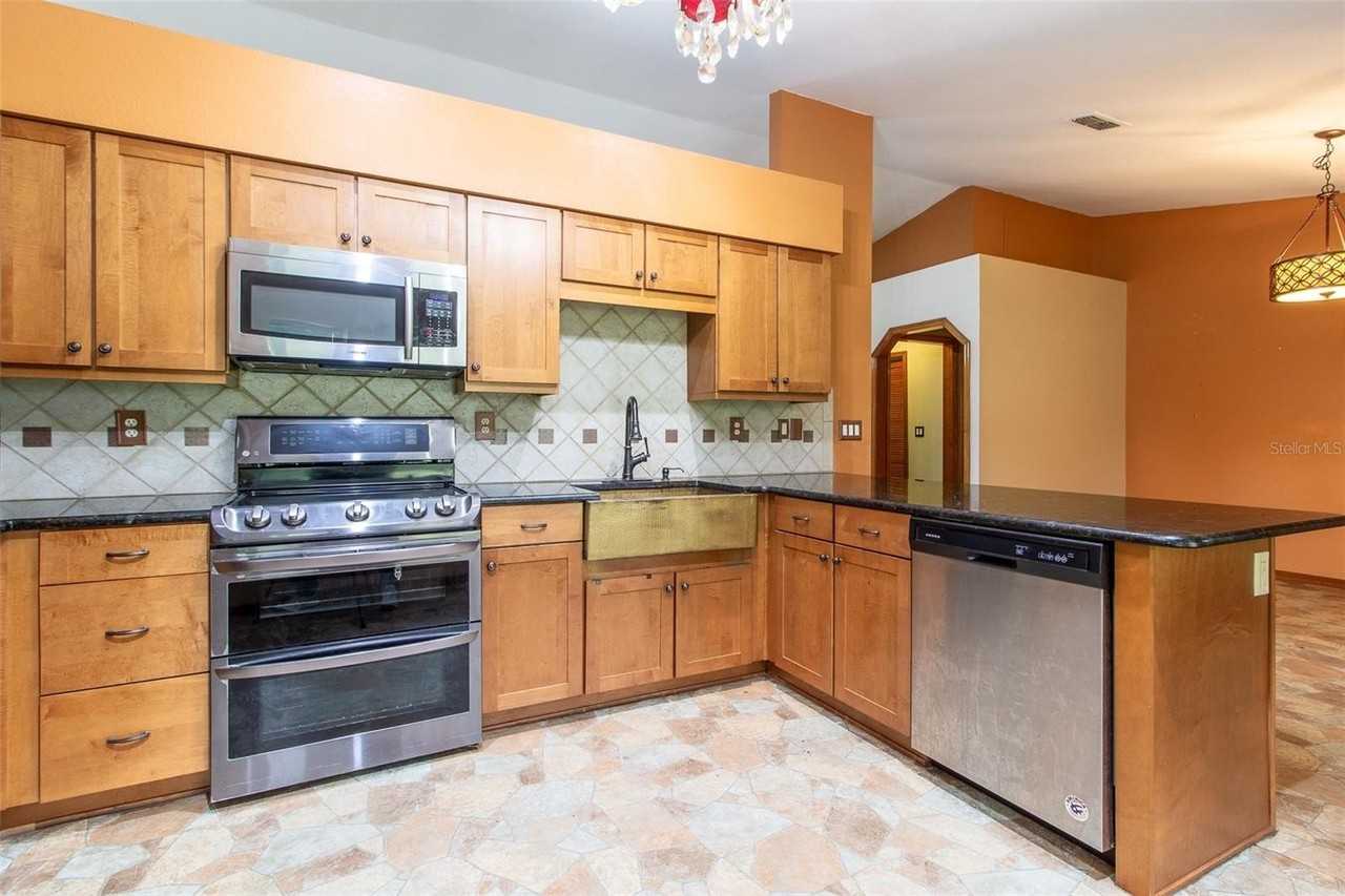 7115 Sw 80th Ave - Photo 6 of 50