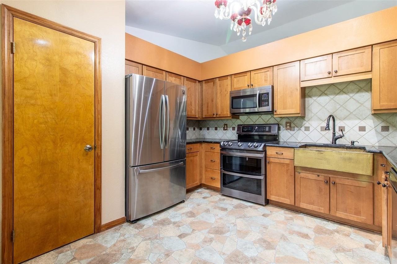 7115 Sw 80th Ave - Photo 7 of 50