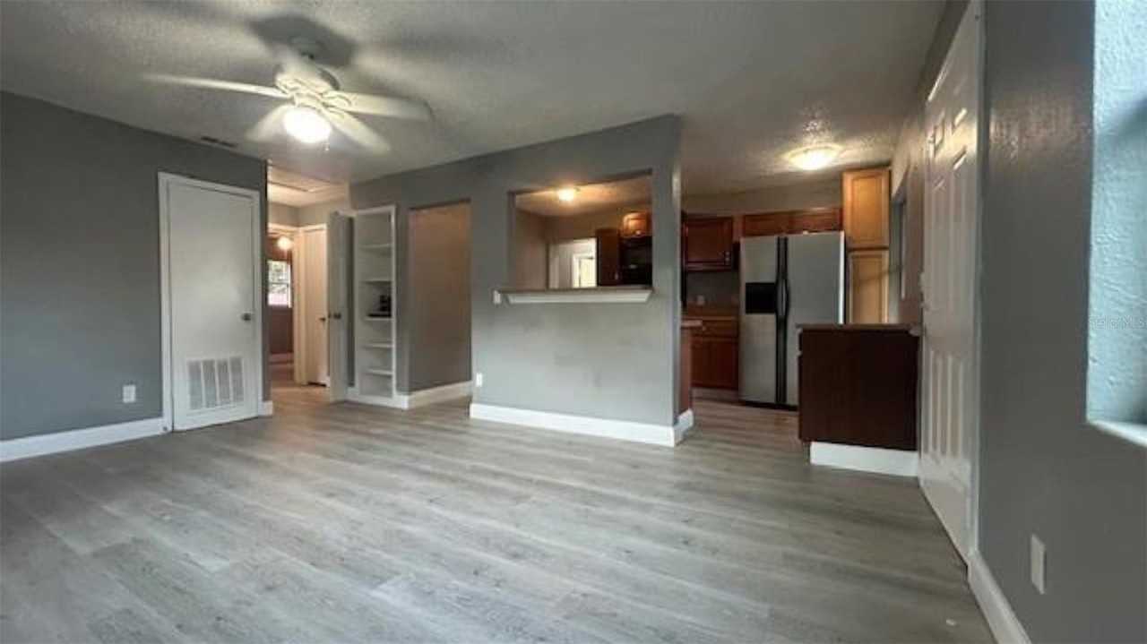 1025 25th St - Photo 5 of 17