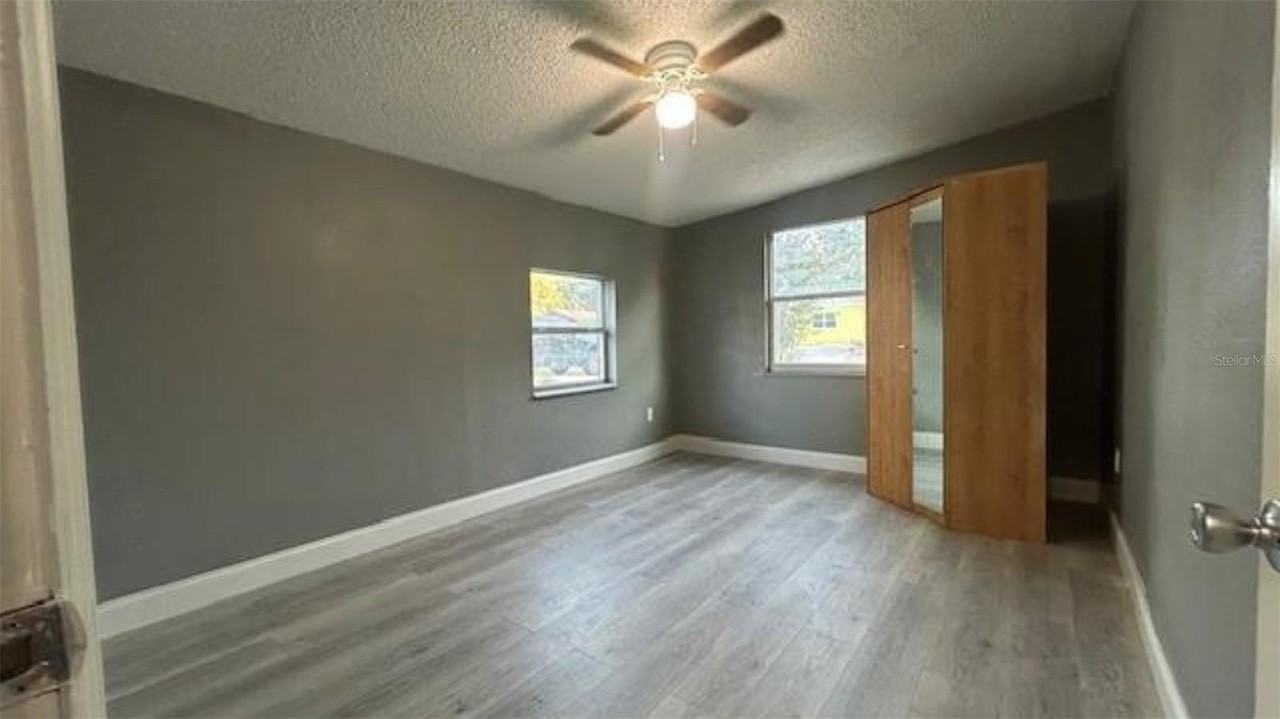 1025 25th St - Photo 7 of 17
