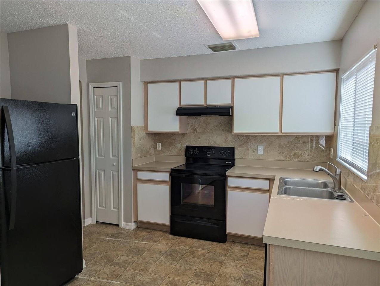 3120 Summer House Dr - Photo 5 of 13