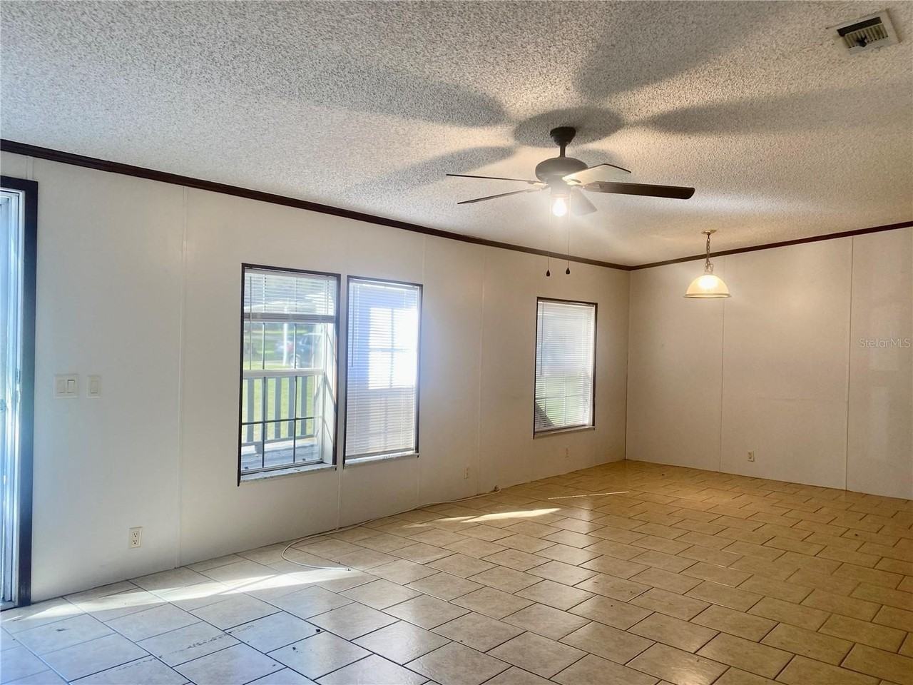 9220 Dan Lynn St - Photo 4 of 27