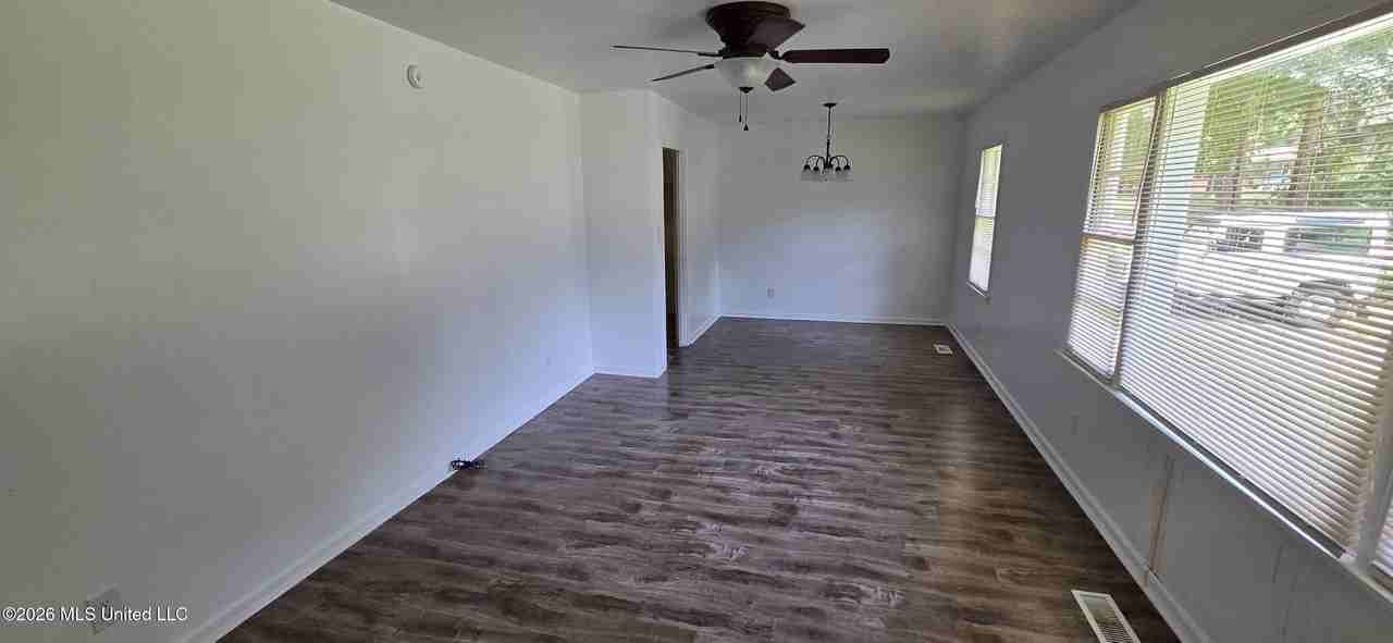 3111 Revere St - Photo 3 of 24