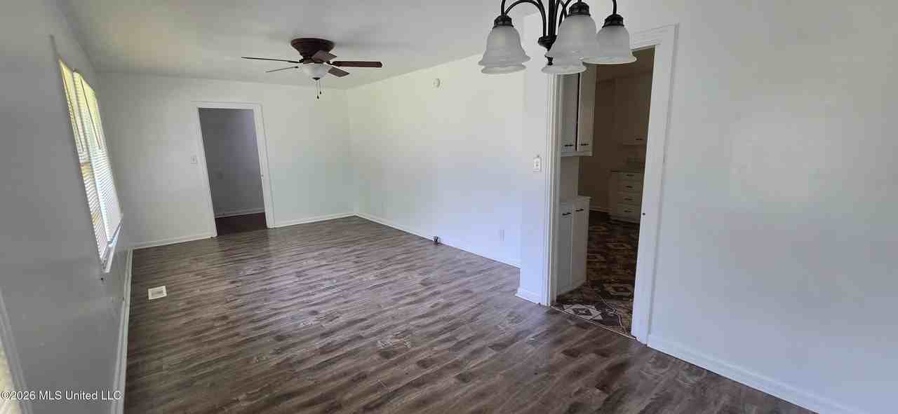 3111 Revere St - Photo 5 of 24