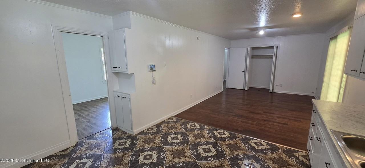 3111 Revere St - Photo 7 of 24