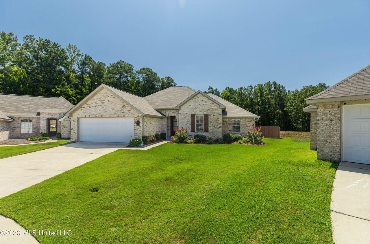 1019 Silver Cir - Photo 2 of 46