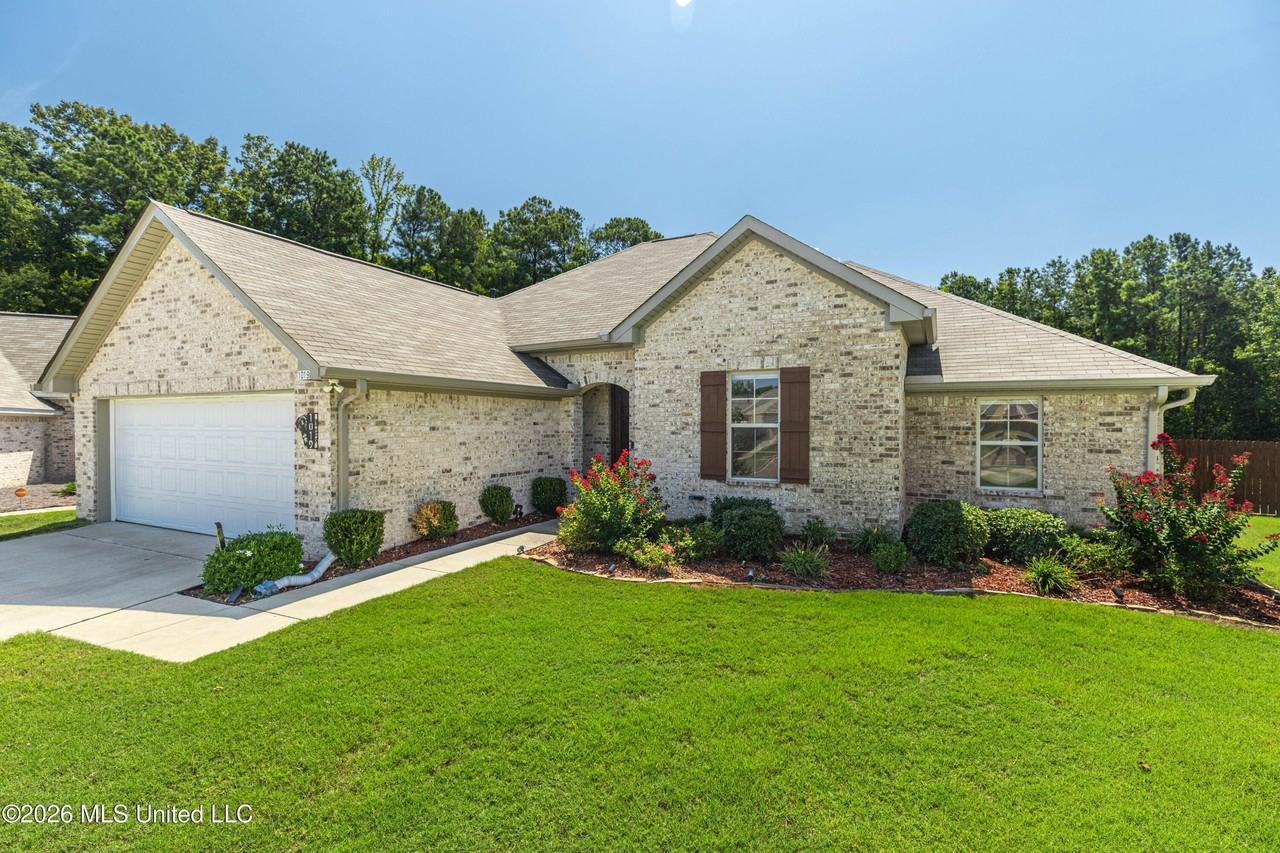 1019 Silver Cir - Photo 5 of 46