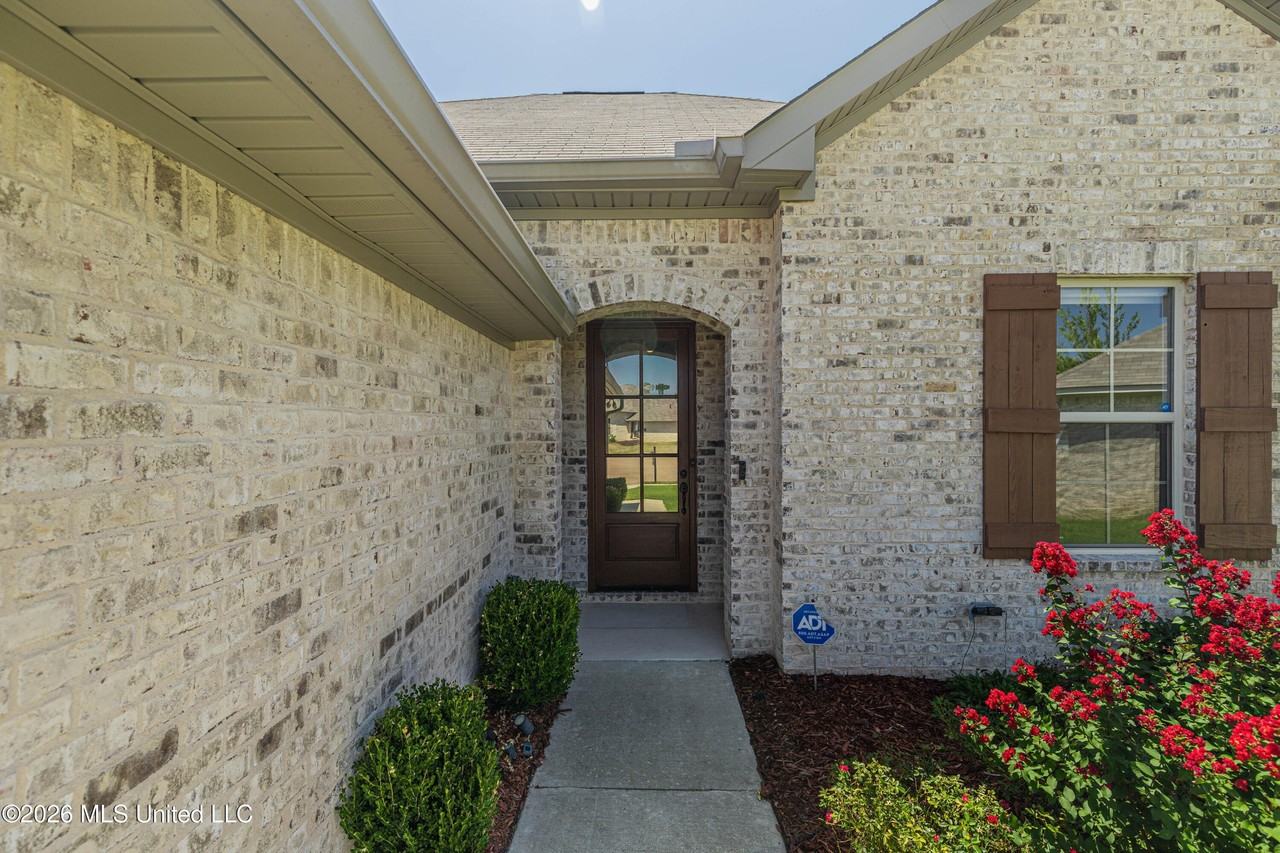 1019 Silver Cir - Photo 6 of 46
