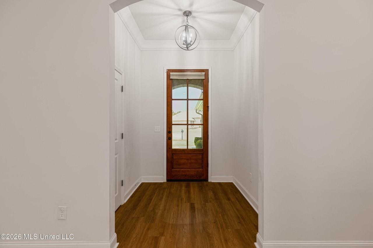 1019 Silver Cir - Photo 7 of 46