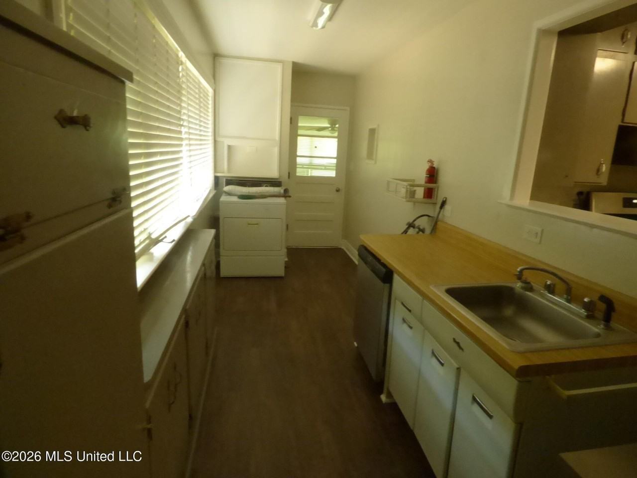 2083 Martin Rd - Photo 7 of 18