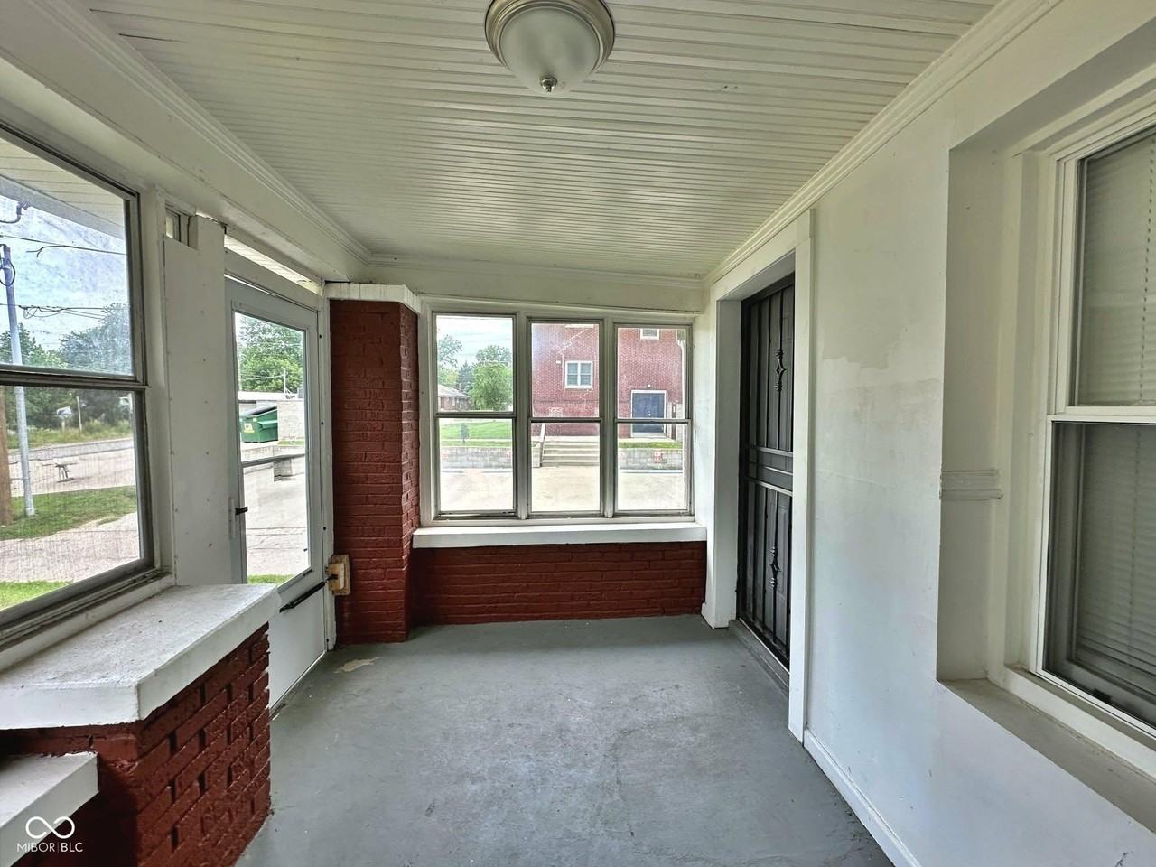 19 S Spencer Ave - Photo 4 of 23