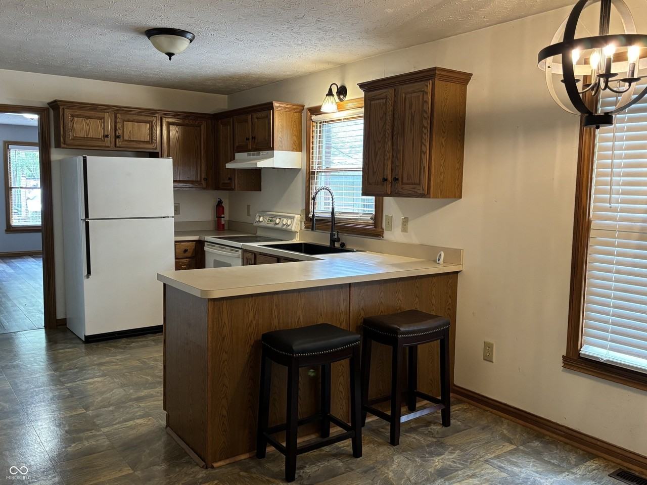 18 Hough St - Photo 2 of 6