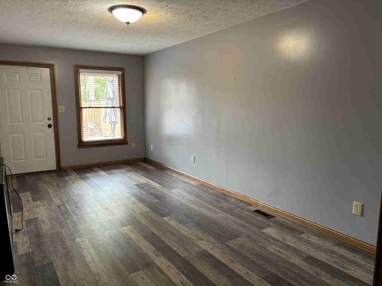 18 Hough St - Photo 3 of 6