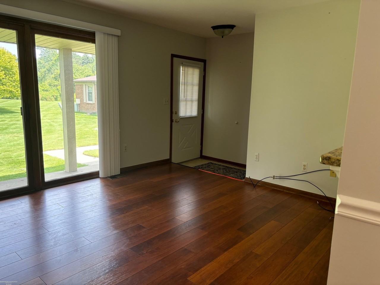 49850 Potomac Ct - Photo 2 of 8