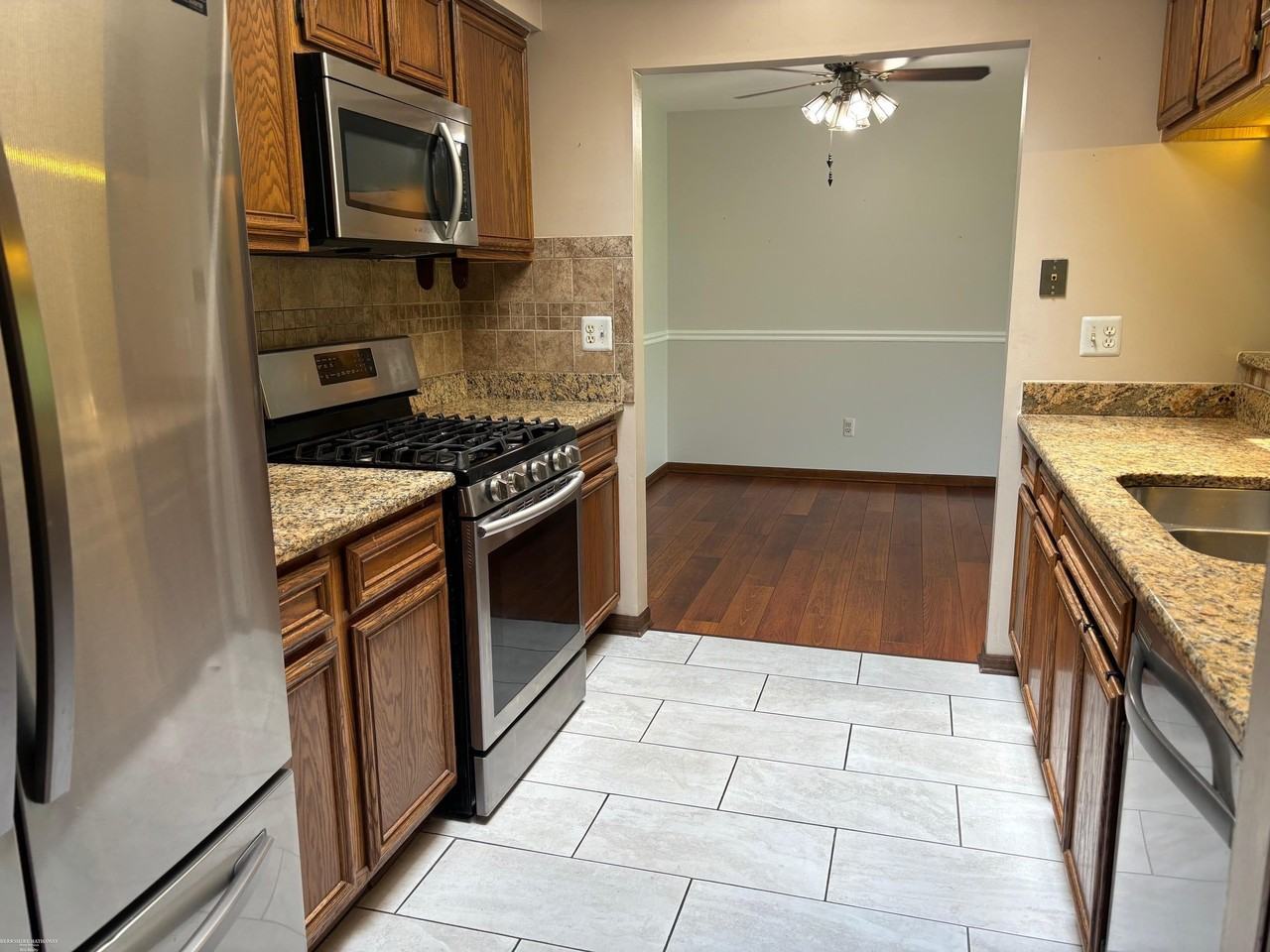 49850 Potomac Ct - Photo 3 of 8