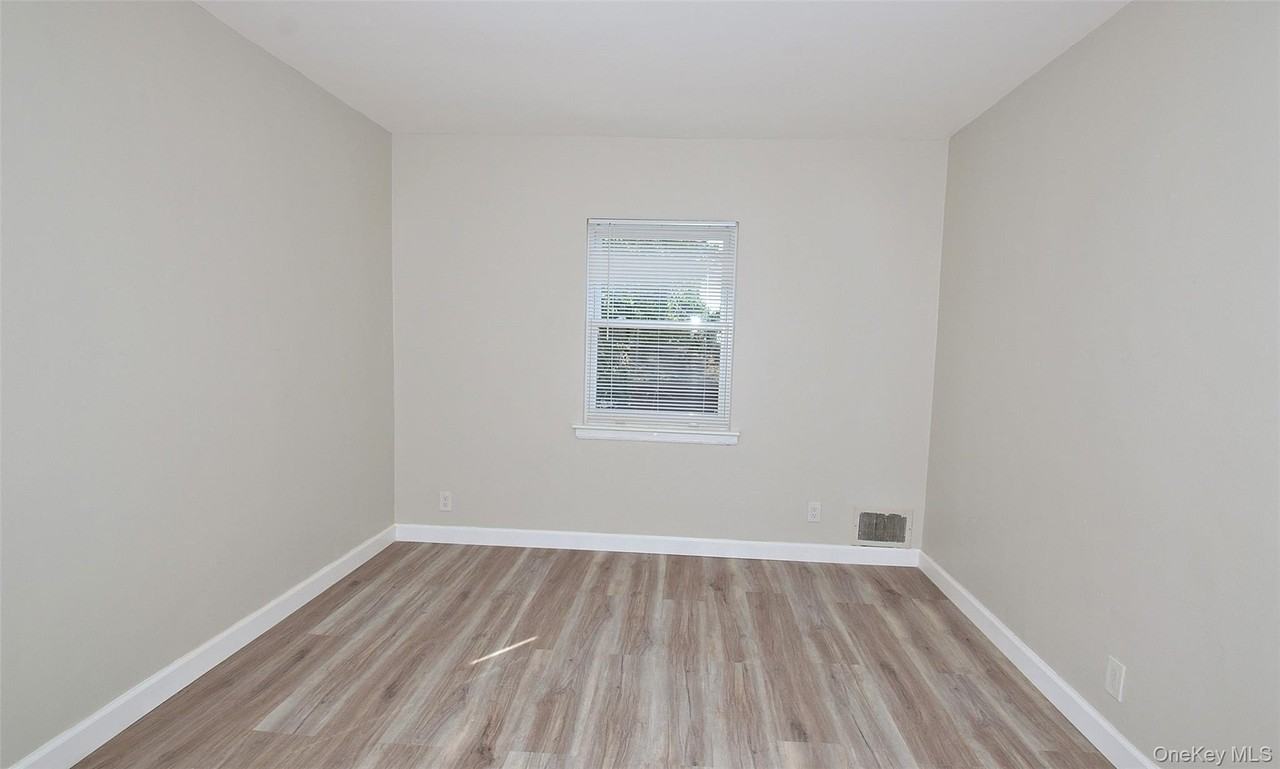 7336 197th St - Photo 5 of 16