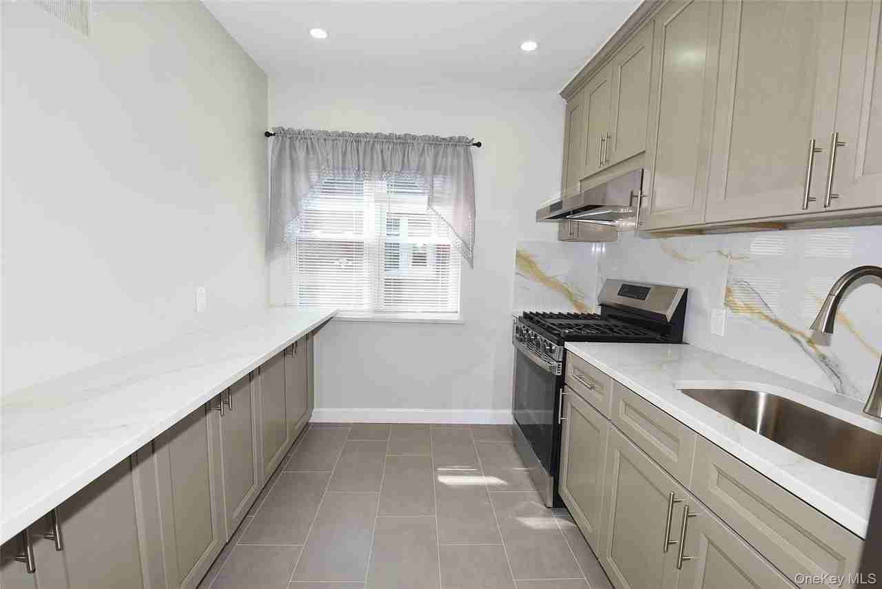 7336 197th St - Photo 7 of 16