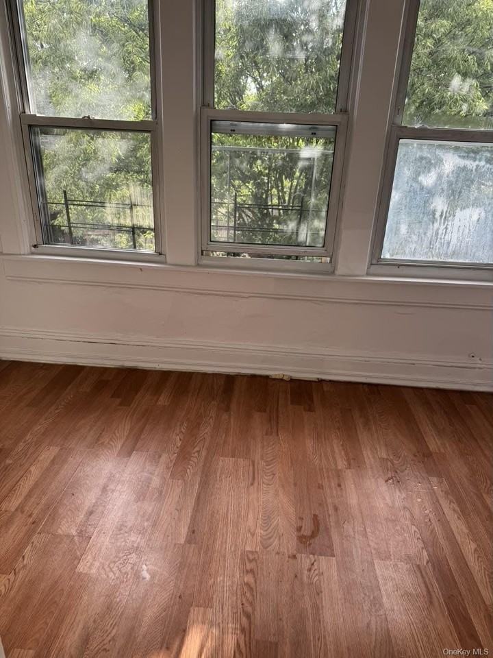 3745 94th St - Photo 3 of 10