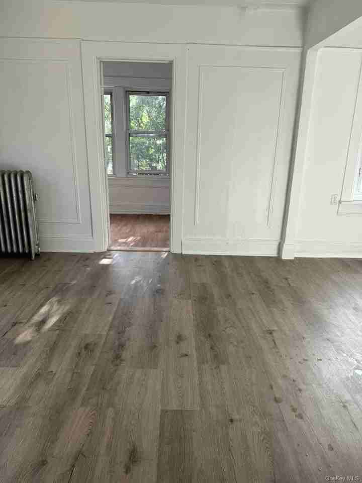 3745 94th St - Photo 4 of 10