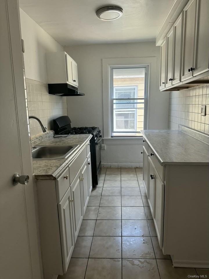 3745 94th St - Photo 6 of 10