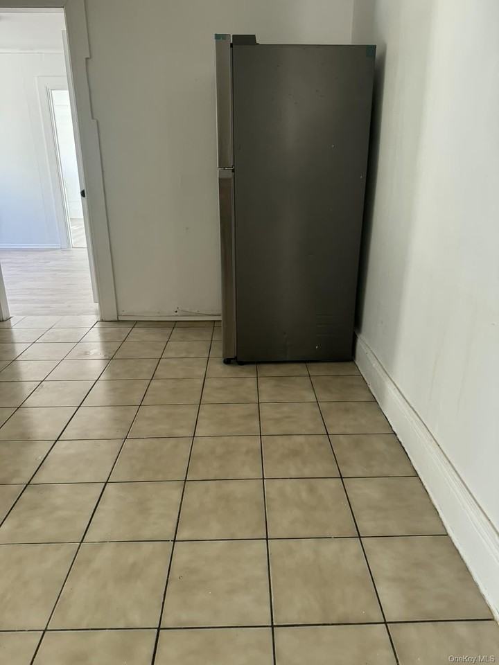 3745 94th St - Photo 7 of 10