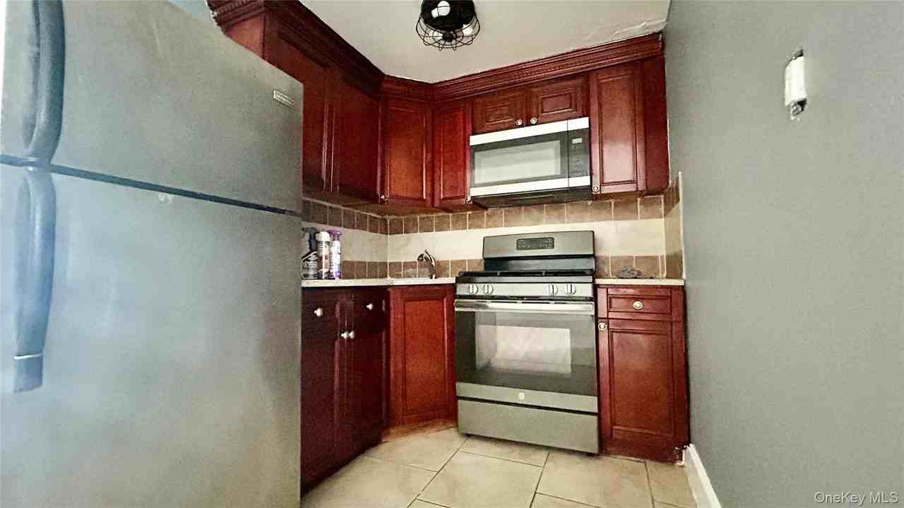 742 E 93rd St - Photo 4 of 9