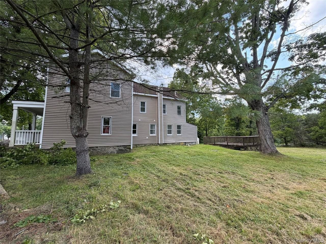 1445 Burlingham Rd - Photo 2 of 32