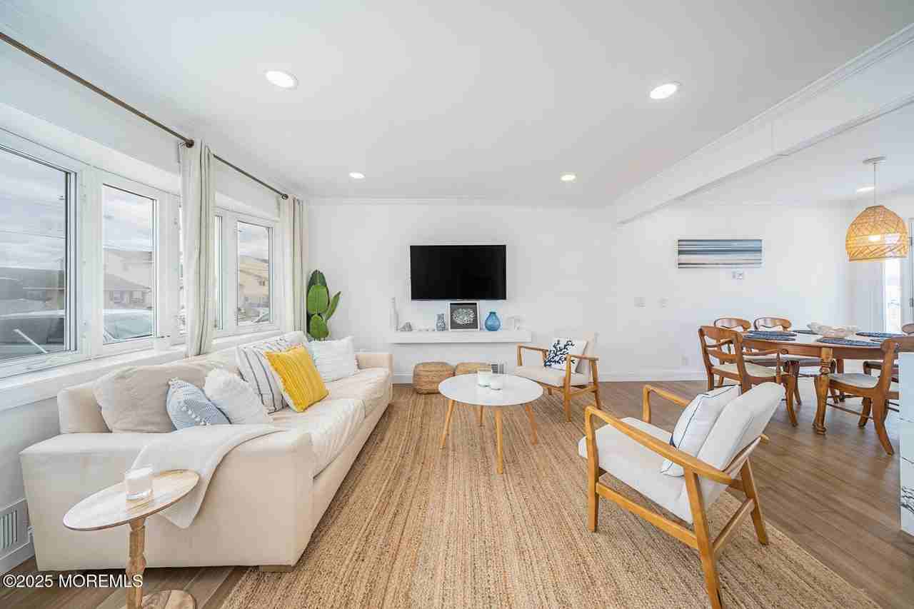 58 E Lagoona Dr - Photo 2 of 35