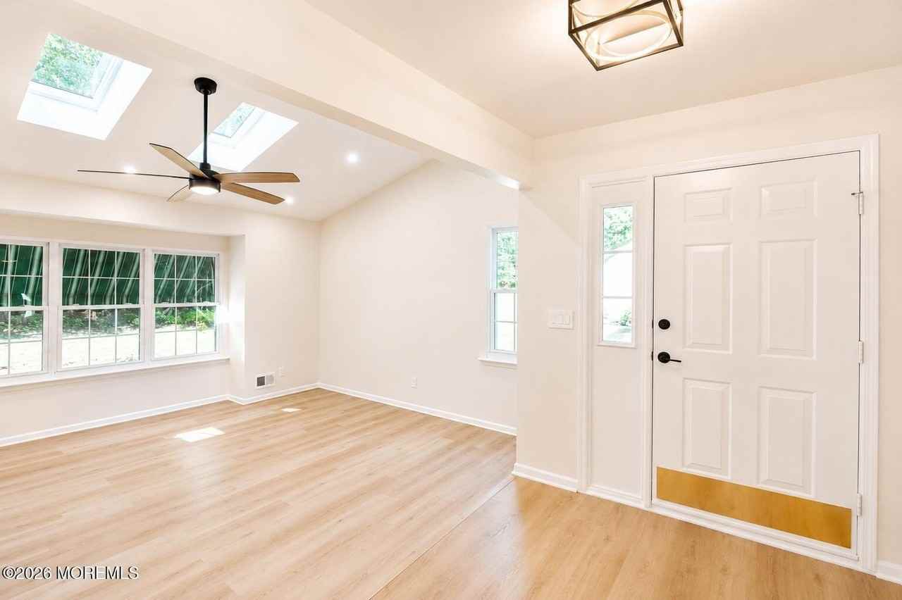 99 Oak Ln - Photo 5 of 42