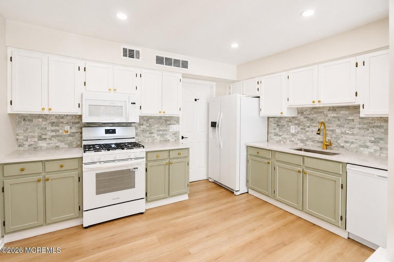 99 Oak Ln - Photo 6 of 42