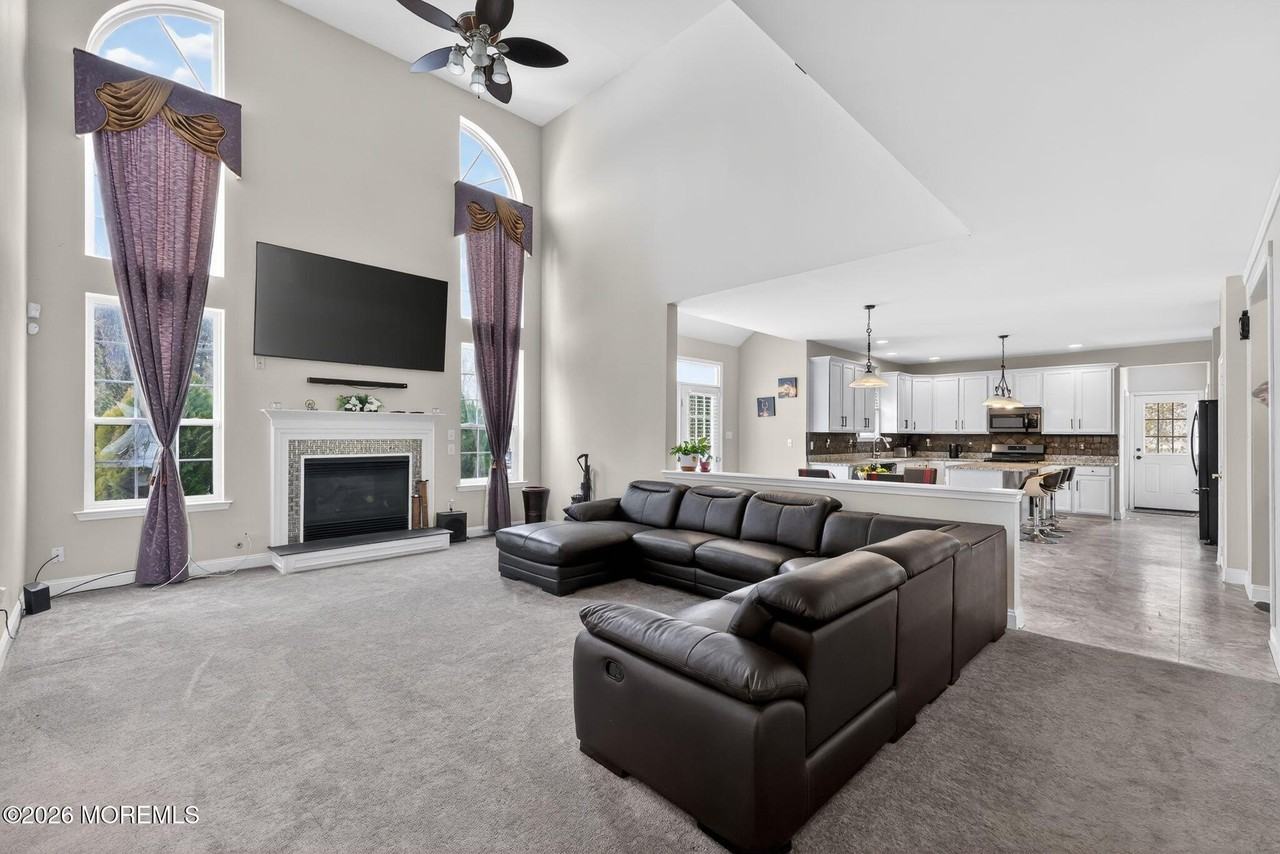 153 Sandra Way - Photo 5 of 29