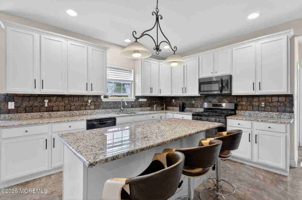 153 Sandra Way - Photo 6 of 29