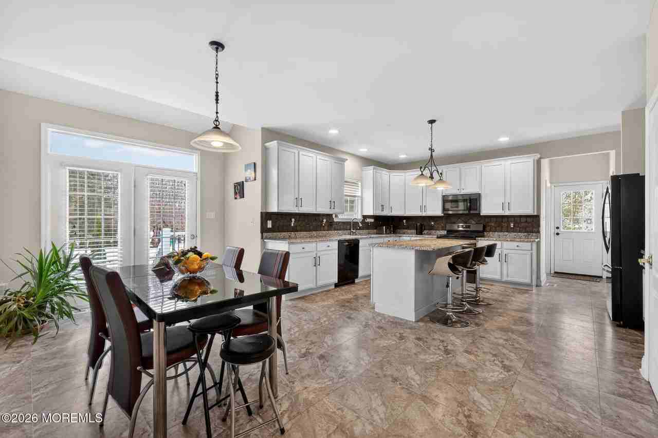 153 Sandra Way - Photo 7 of 29