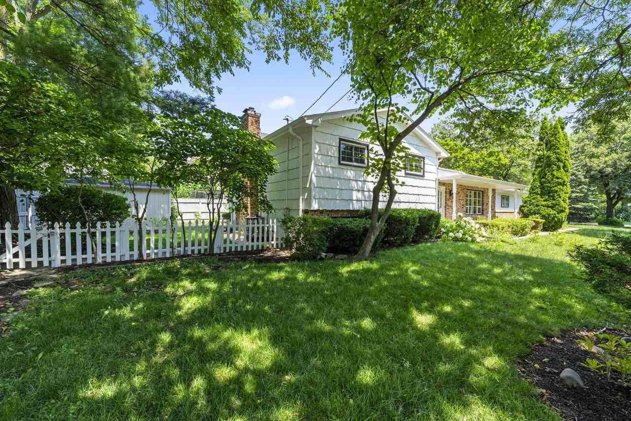 5654 S Washington St - Photo 3 of 26