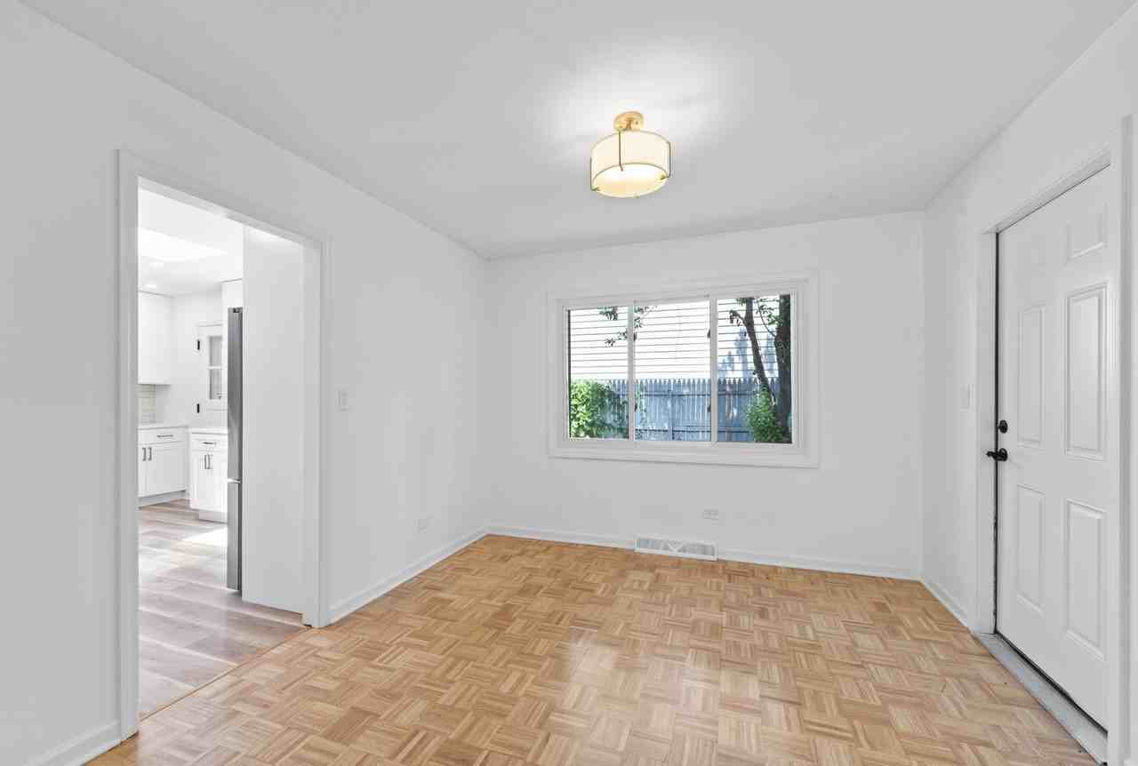5654 S Washington St - Photo 7 of 26
