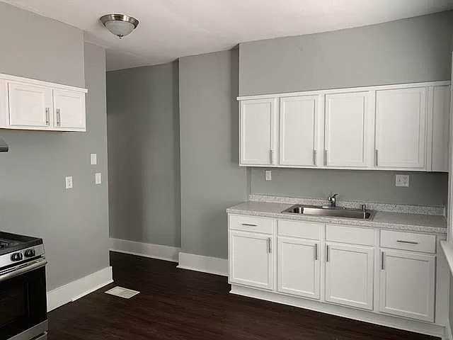 325 N 7th St - Photo 2 of 20
