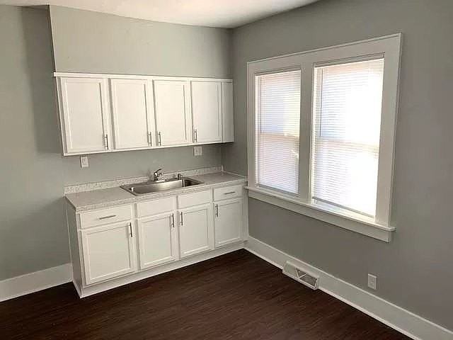 325 N 7th St - Photo 3 of 20